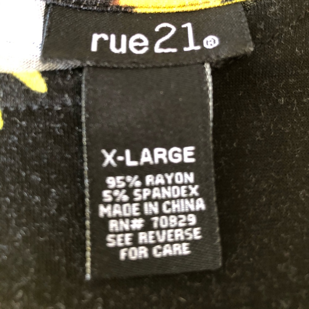Rue 21 black sunflower half sleeve  top XL - Picture 2 of 4